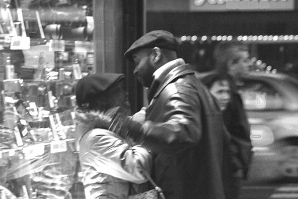 האם בוגדים בכם?