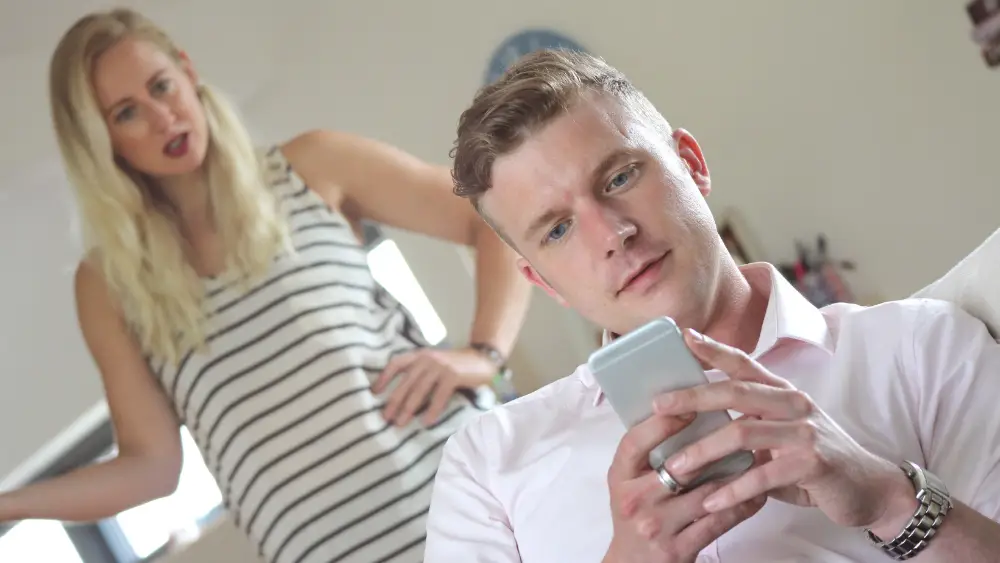 האם בגידה נותנת לך יתרון בגירושין?